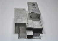 Fraisez les cadres de porte en aluminium de finition 6063/6005 T5 avec l'extinction artificielle