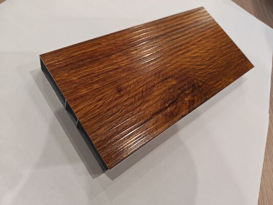 Profilés d'extrusion d'aluminium 6063 avec grain en bois et texture sur mesure