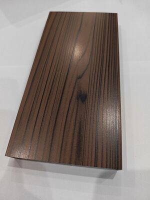 Profilés d'extrusion d'aluminium 6063 avec grain en bois et texture sur mesure