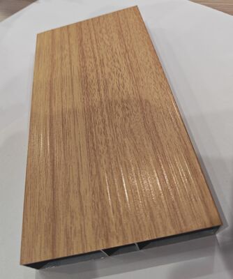 6063 Profiles d'extrusion en aluminium à grains de bois OAK à texture sur mesure