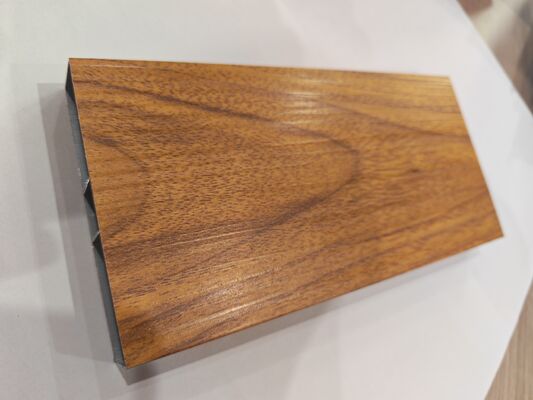 6063 Profiles d'extrusion en aluminium à grains de bois OAK à texture sur mesure