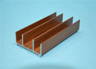 Saupoudrez les profils en aluminium de revêtement d'extrusion du grain 6063-T5 en bois