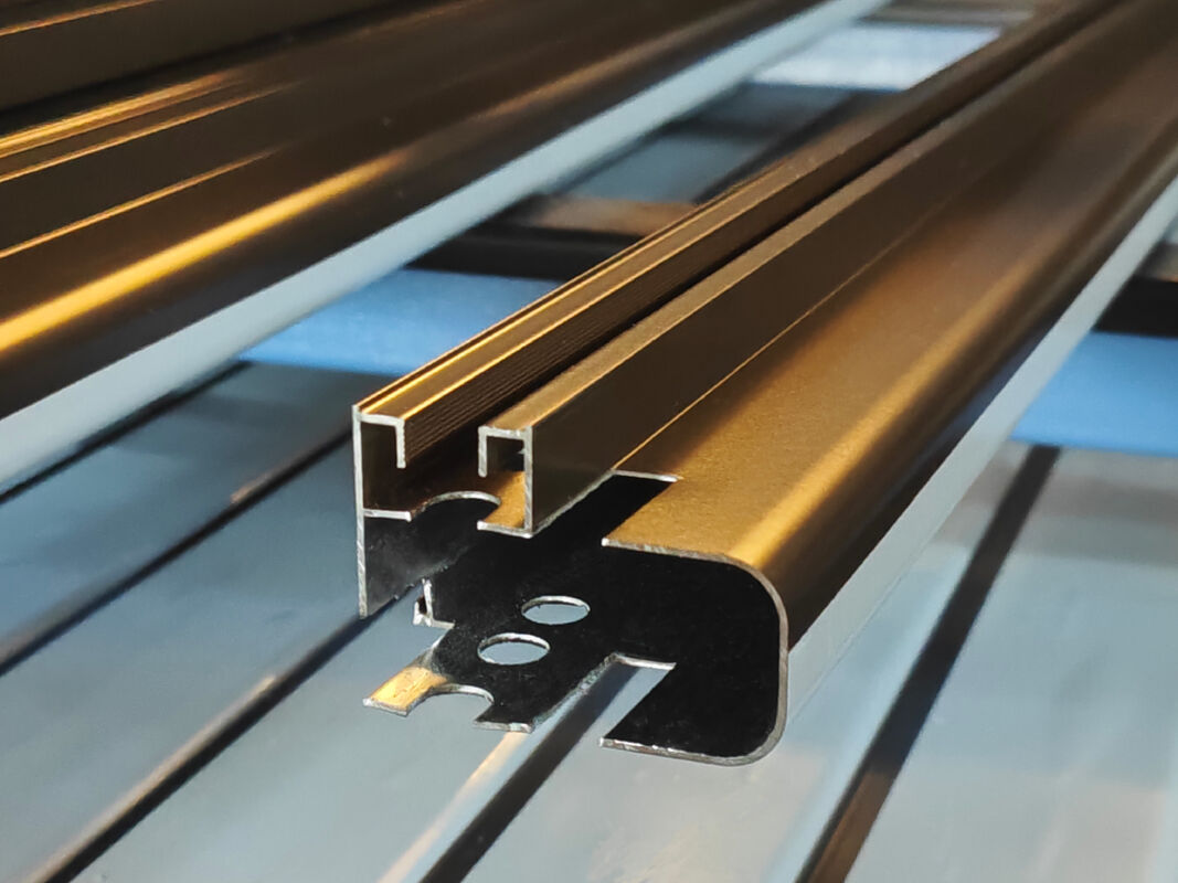 Profil d'aluminium avec revêtement en poudre en alliage 6063 pour portes et fenêtres de patio