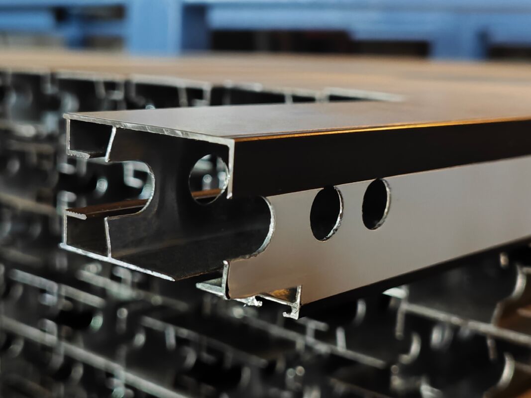 Profil coulissant en aluminium fabriqué avec revêtement en poudre pour le marché sud-africain