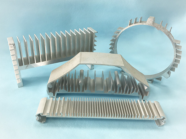 Lot De 3 Profilés Aluminium Pour Radiateurs électroniques - Occasion En Parfait état, Marque Dell