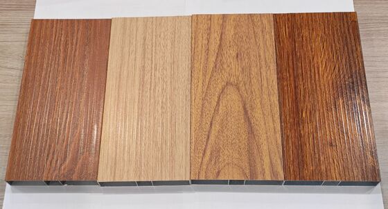6063 Profiles d'extrusion en aluminium à grains de bois OAK à texture sur mesure